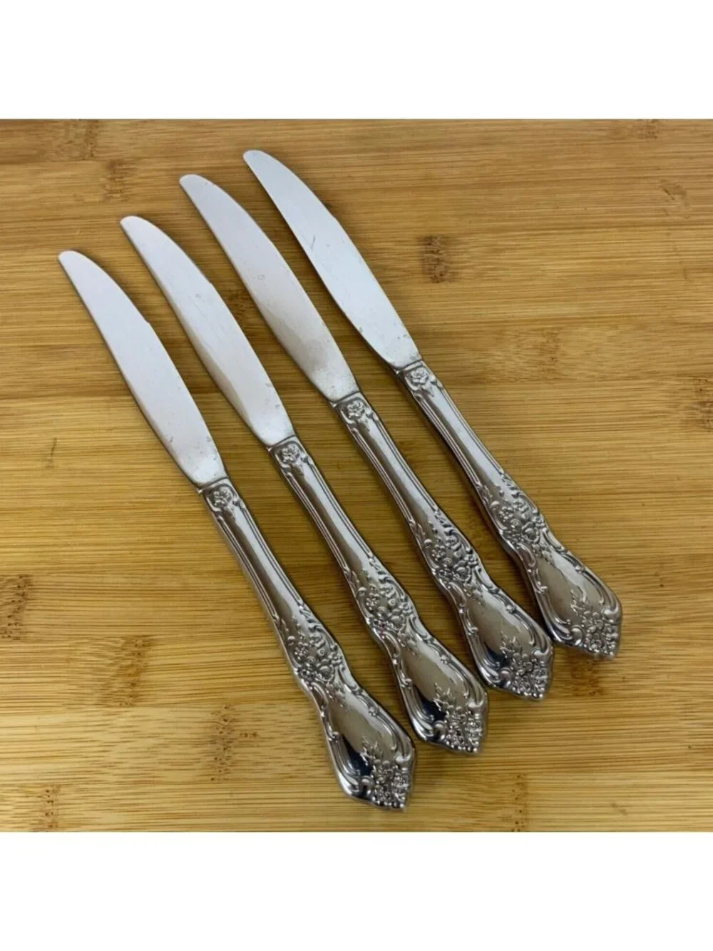 Oneida Distinction Deluxe Kennett Square 4 Dinner Knives Discontinued Flatware